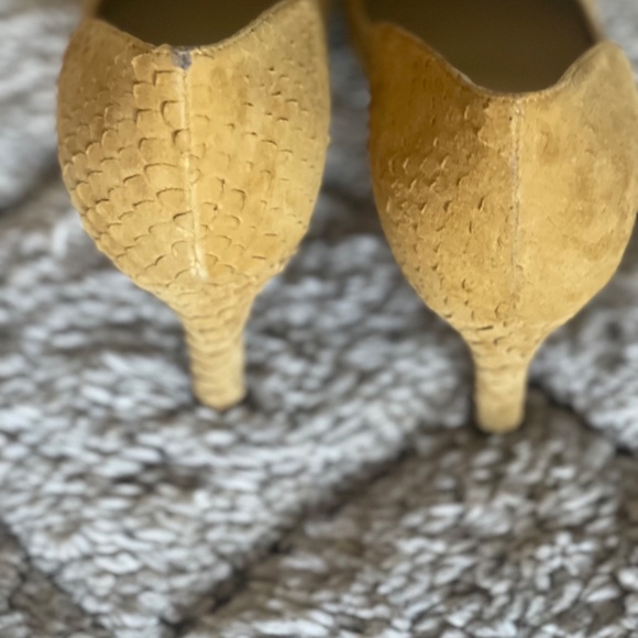 Hobbs  yellow croc suede pumps - Picture 4 of 5